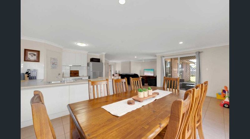 Photo - 3 Toppers Drive, Coral Cove QLD 4670 - Image 3