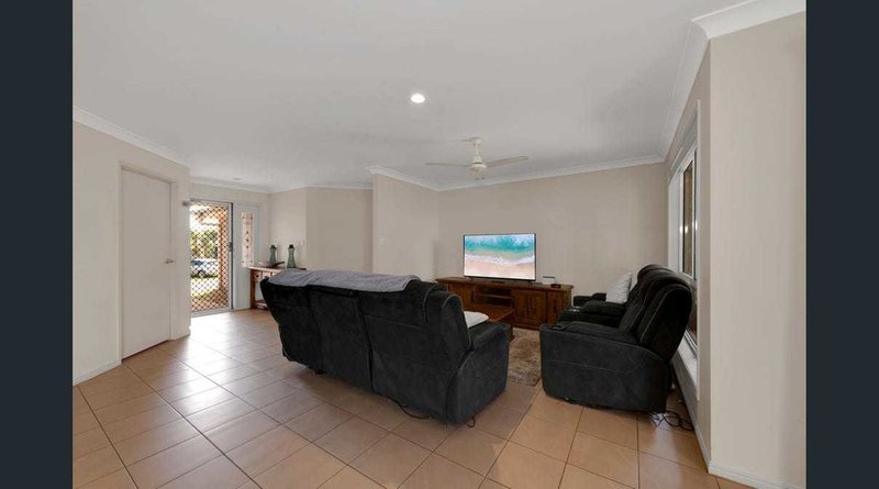 Photo - 3 Toppers Drive, Coral Cove QLD 4670 - Image 4