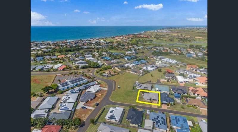 Photo - 3 Toppers Drive, Coral Cove QLD 4670 - Image 6