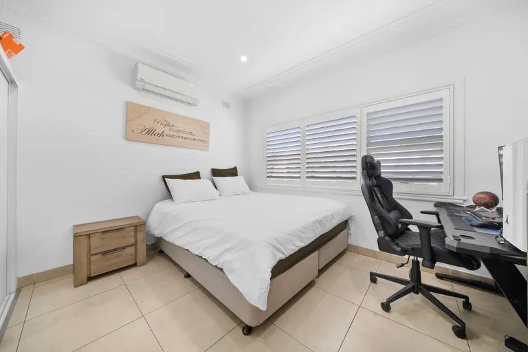 Photo - 3 Treloar Crescent, Chester Hill NSW 2162 - Image 4