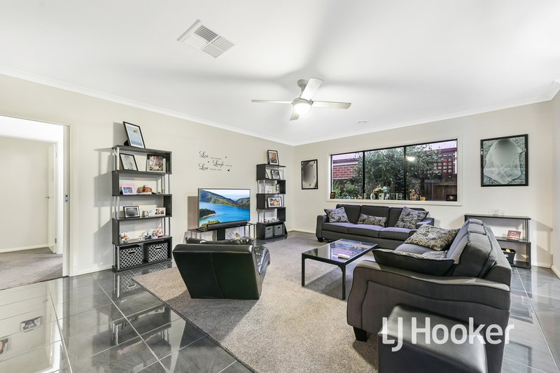 Photo - 3 Tribuzi Close, Pakenham VIC 3810 - Image 5