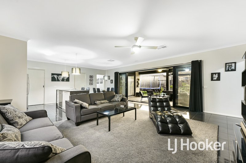 Photo - 3 Tribuzi Close, Pakenham VIC 3810 - Image 7