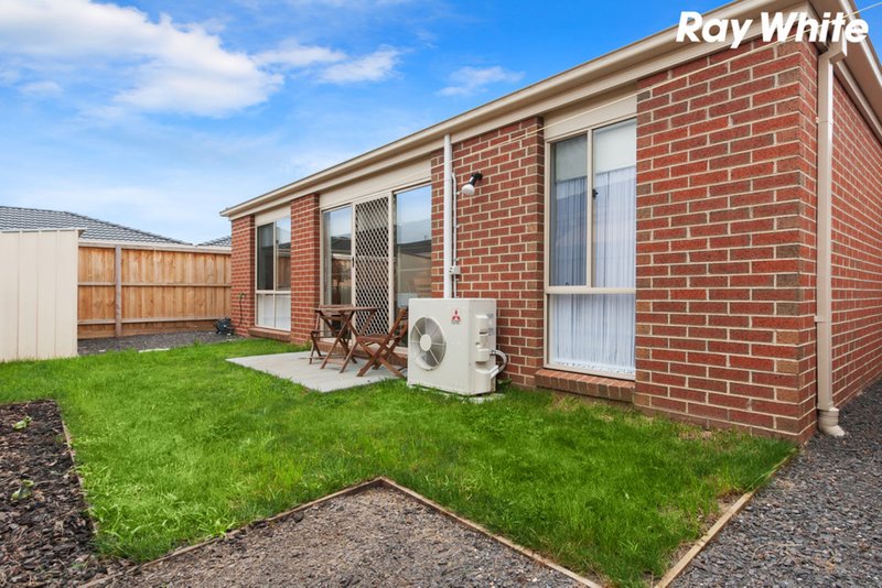 Photo - 3 Trinidad Walk, Pakenham VIC 3810 - Image 8