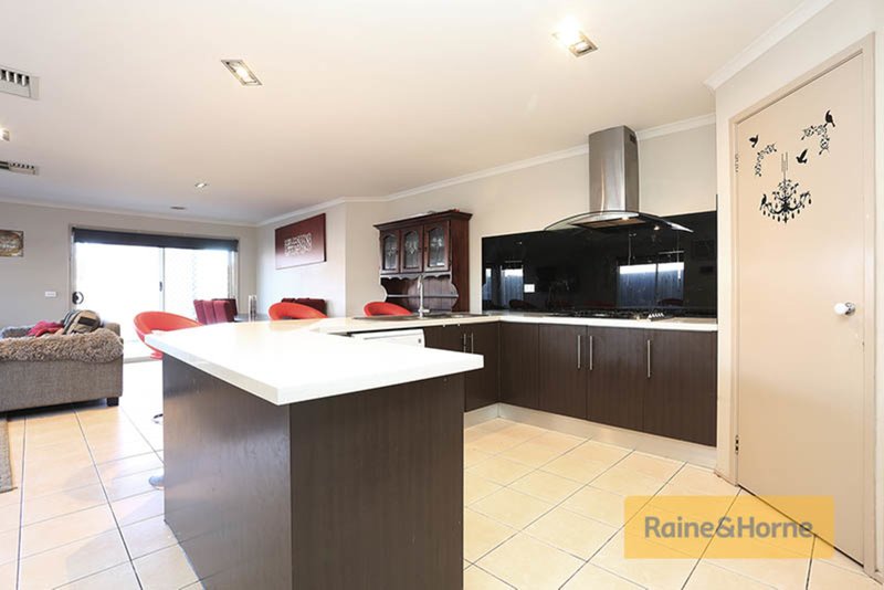 Photo - 3 Turia Grove, Roxburgh Park VIC 3064 - Image 2