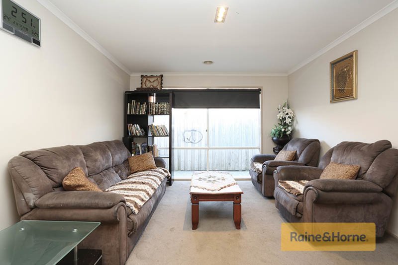 Photo - 3 Turia Grove, Roxburgh Park VIC 3064 - Image 3