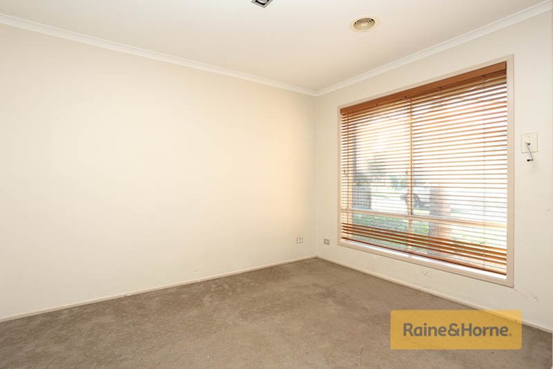 Photo - 3 Turia Grove, Roxburgh Park VIC 3064 - Image 6