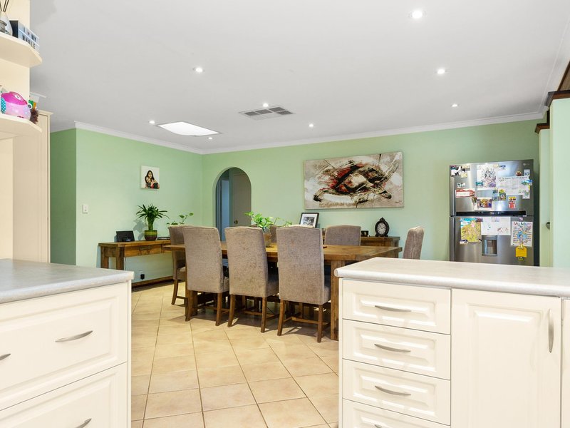 Photo - 3 Turo Close, Willetton WA 6155 - Image 4