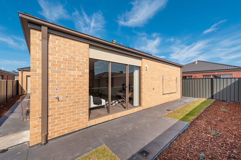 Photo - 3 Tussock Road, Craigieburn VIC 3064 - Image 13