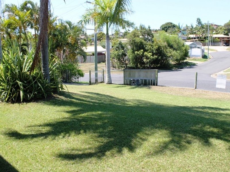 Photo - 3 Tyson Crescent, Tannum Sands QLD 4680 - Image 12