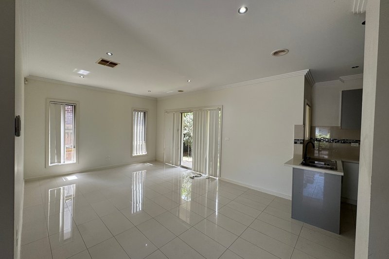 Photo - 3 Uddin Lane, Hampton Park VIC 3976 - Image 3