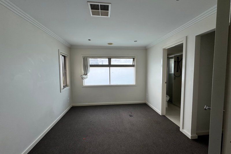 Photo - 3 Uddin Lane, Hampton Park VIC 3976 - Image 8