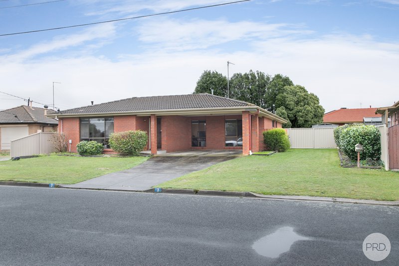 Photo - 3 Ulswater Road, Wendouree VIC 3355 - Image 1