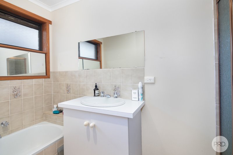 Photo - 3 Ulswater Road, Wendouree VIC 3355 - Image 8