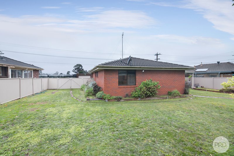 Photo - 3 Ulswater Road, Wendouree VIC 3355 - Image 10