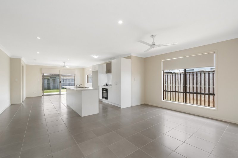 Photo - 3 Undarra Street, Pimpama QLD 4209 - Image 7