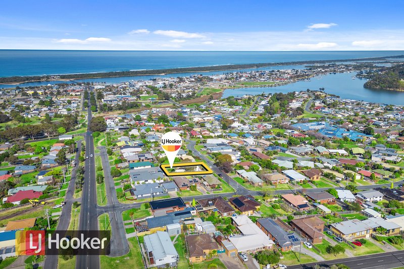 Photo - 3 Uplands Avenue, Lakes Entrance VIC 3909 - Image 4