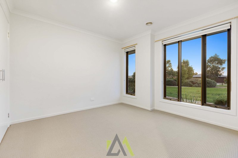 Photo - 3 Valentine Lane, Cranbourne North VIC 3977 - Image 5