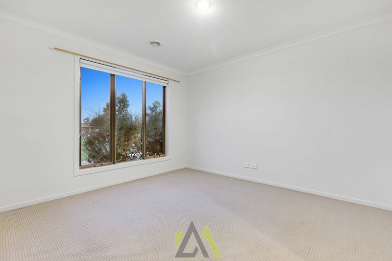 Photo - 3 Valentine Lane, Cranbourne North VIC 3977 - Image 7