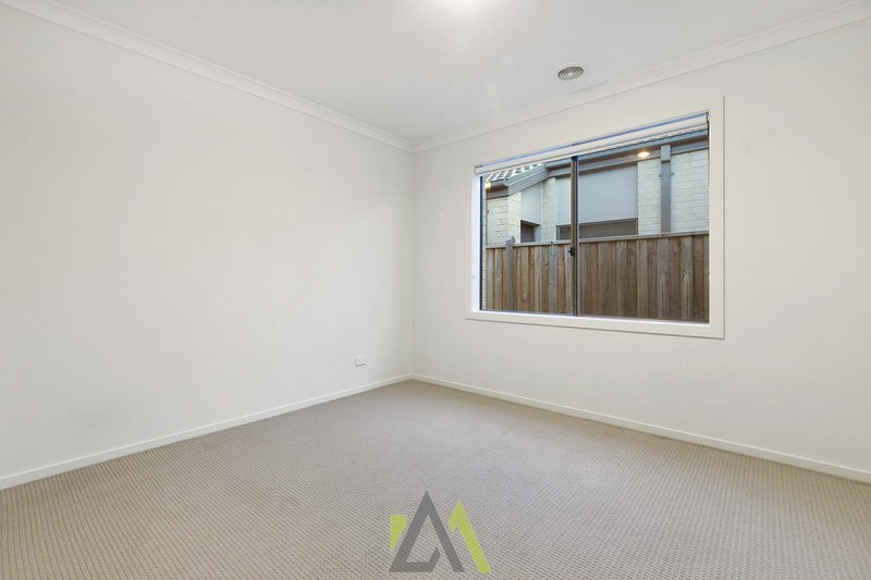 Photo - 3 Valentine Lane, Cranbourne North VIC 3977 - Image 9