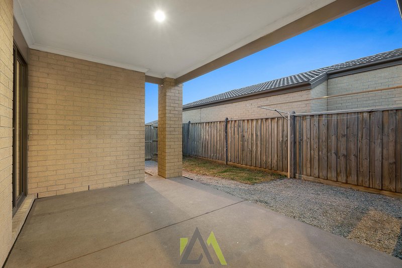 Photo - 3 Valentine Lane, Cranbourne North VIC 3977 - Image 11