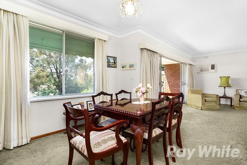 Photo - 3 Valley View Court, Glen Waverley VIC 3150 - Image 3