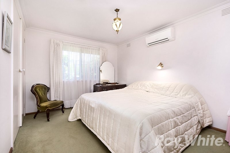 Photo - 3 Valley View Court, Glen Waverley VIC 3150 - Image 6