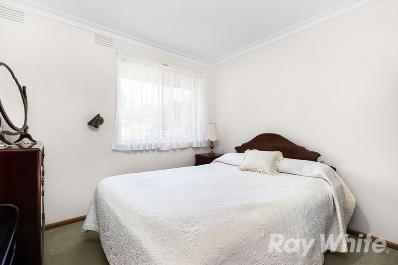 Photo - 3 Valley View Court, Glen Waverley VIC 3150 - Image 8