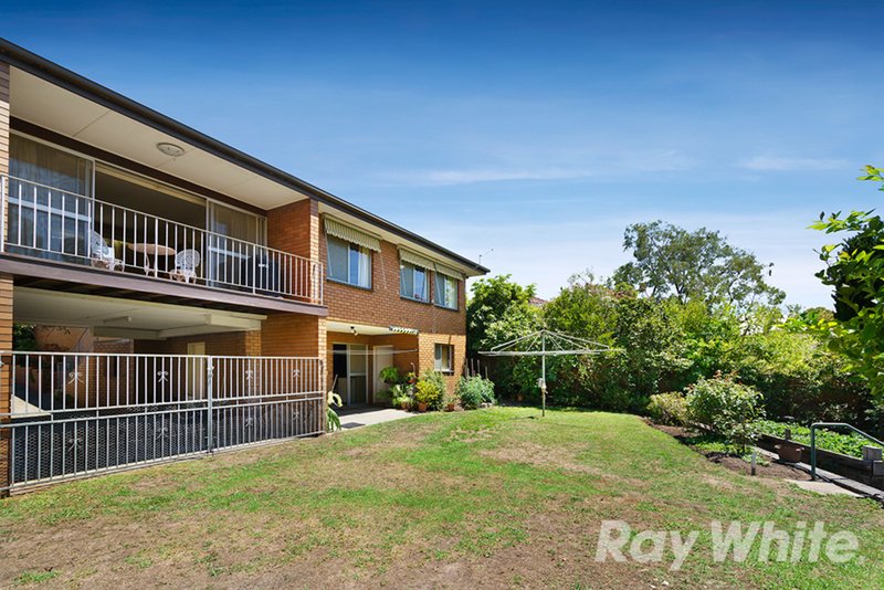 Photo - 3 Valley View Court, Glen Waverley VIC 3150 - Image 9