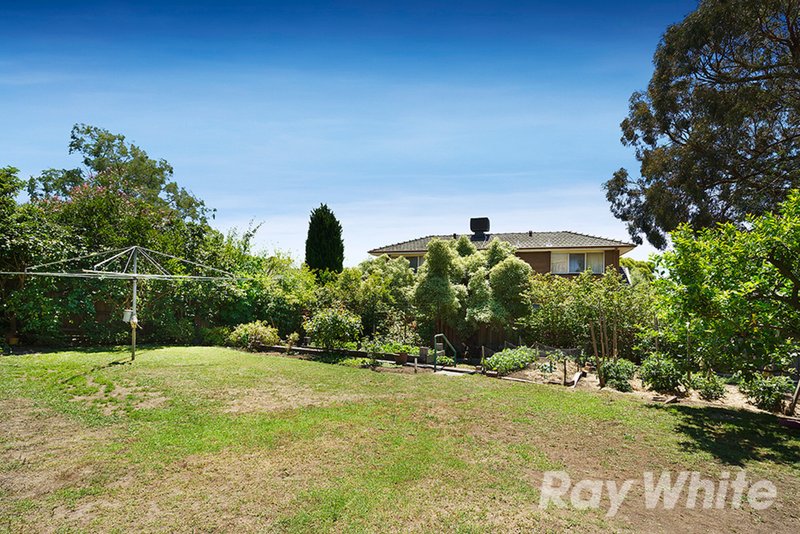 Photo - 3 Valley View Court, Glen Waverley VIC 3150 - Image 10