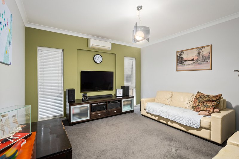 Photo - 3 Verdelho Avenue, Dapto NSW 2530 - Image 6