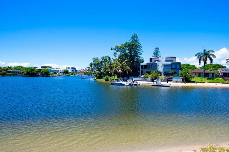 Photo - 3 Vevey Street, Mermaid Waters QLD 4218 - Image 3