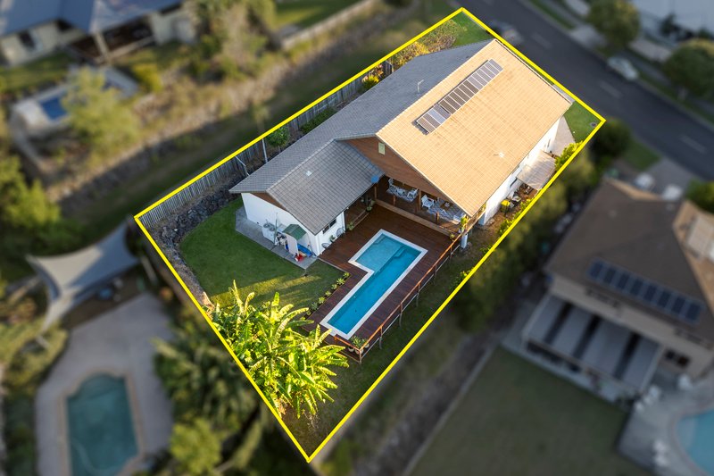 Photo - 3 Victoria Drive, Pacific Pines QLD 4211 - Image 4