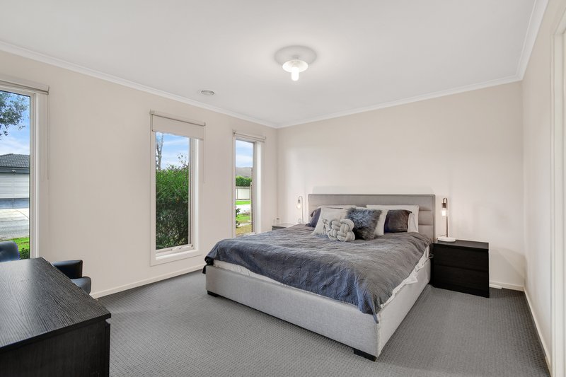 Photo - 3 Victory Drive, Pakenham VIC 3810 - Image 7