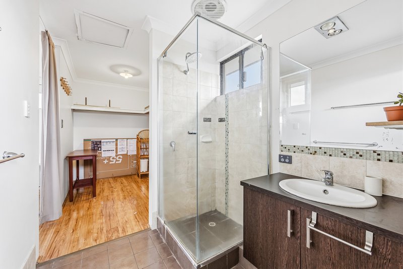 Photo - 3 Vidler Street, Cloverdale WA 6105 - Image 10