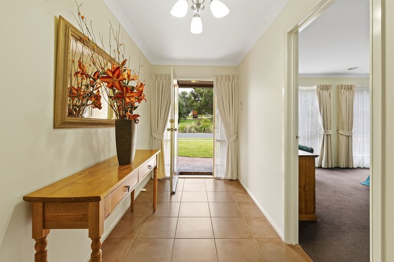 Photo - 3 Viewgrand Rise, Lysterfield VIC 3156 - Image 2