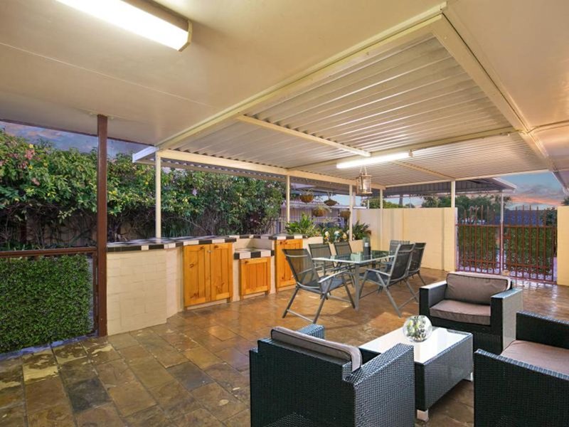 Photo - 3 Walbrook Avenue, Springwood QLD 4127 - Image 5