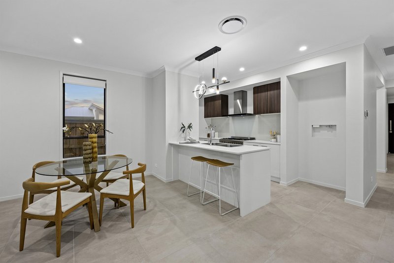 Photo - 3 Walker Street, Park Ridge QLD 4125 - Image 4
