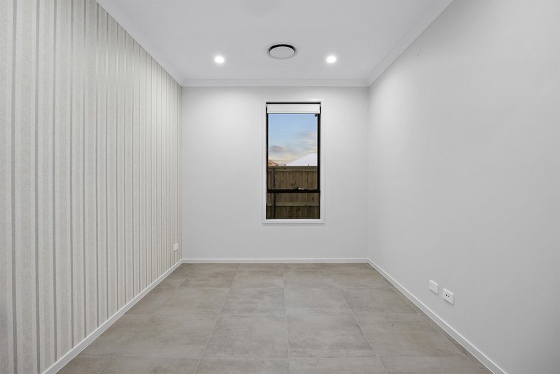 Photo - 3 Walker Street, Park Ridge QLD 4125 - Image 8