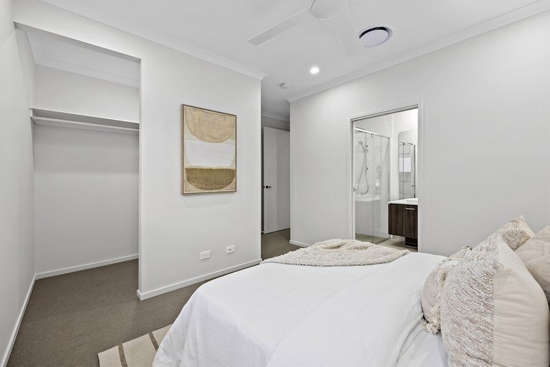 Photo - 3 Walker Street, Park Ridge QLD 4125 - Image 10