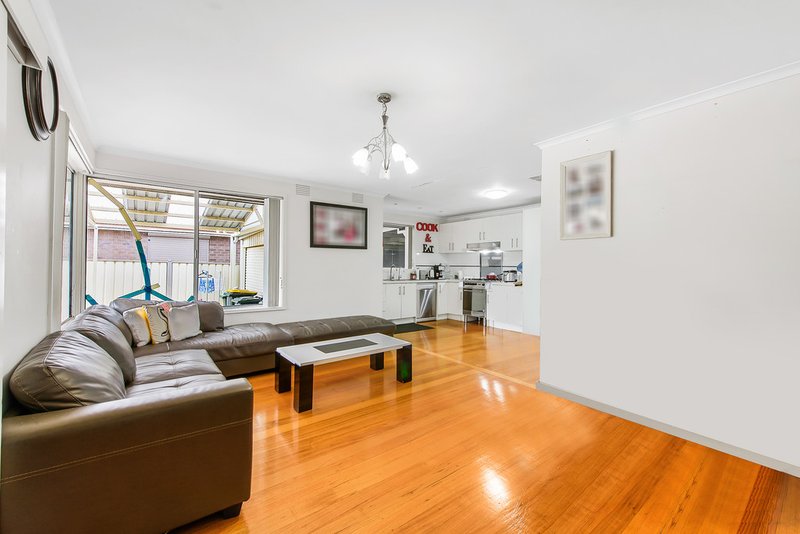 Photo - 3 Walnut Court, Kings Park VIC 3021 - Image 4