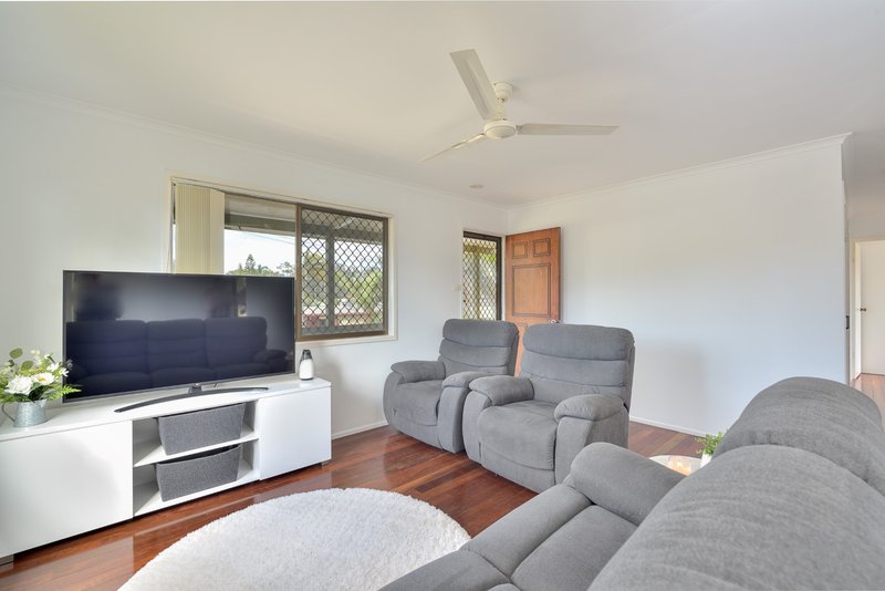 Photo - 3 Waratah Street, Kin Kora QLD 4680 - Image 4