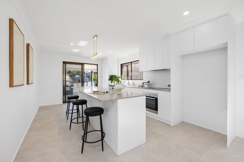 Photo - 3 Warrandah Street, Rochedale South QLD 4123 - Image 5