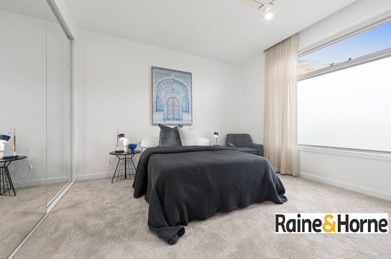 Photo - 3 Waterview Walk, Caroline Springs VIC 3023 - Image 18