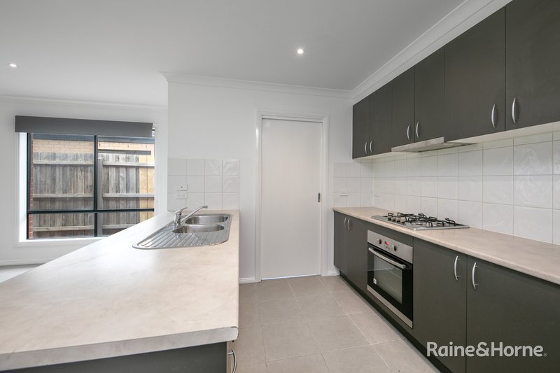 Photo - 3 Waugh Street, Sunbury VIC 3429 - Image 5