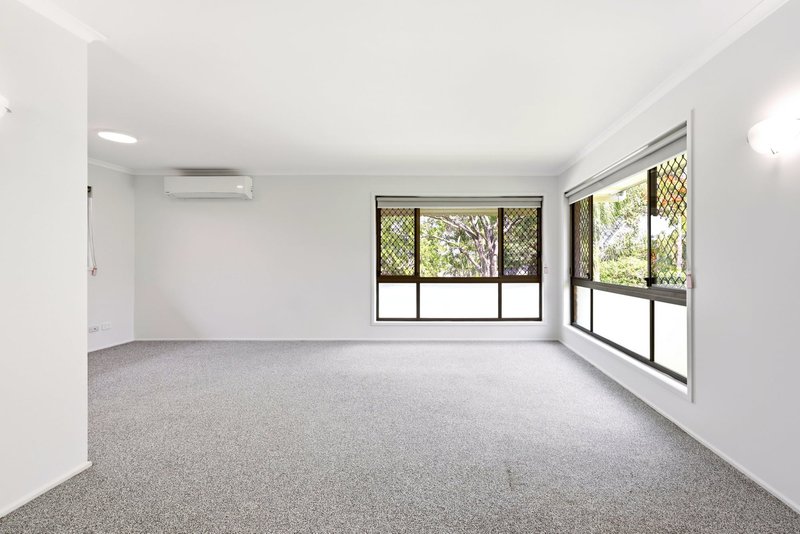 Photo - 3 Weekes Road, Carindale QLD 4152 - Image 4