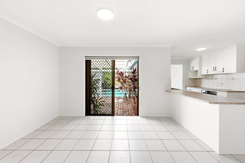 Photo - 3 Weekes Road, Carindale QLD 4152 - Image 6