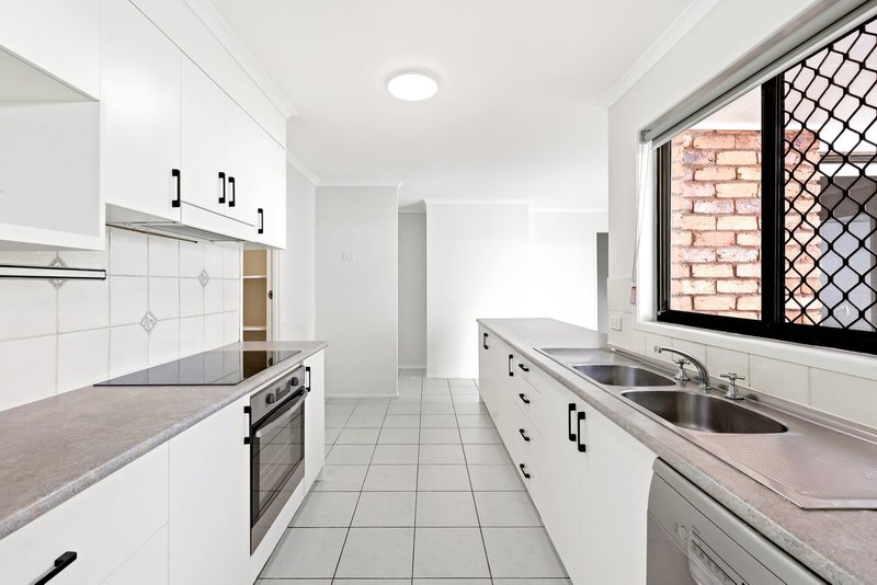 Photo - 3 Weekes Road, Carindale QLD 4152 - Image 7