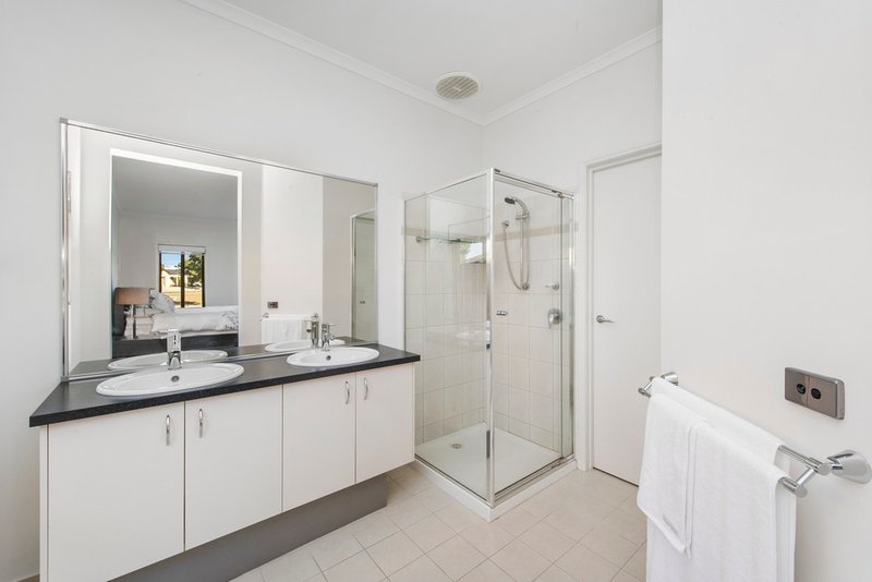 Photo - 3 Whatmough Street, Caroline Springs VIC 3023 - Image 5