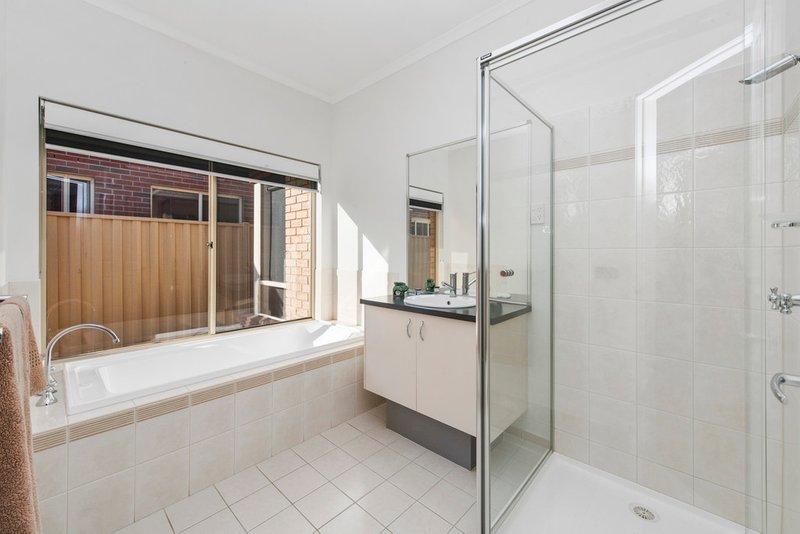 Photo - 3 Whatmough Street, Caroline Springs VIC 3023 - Image 7