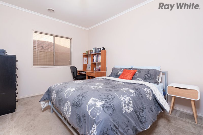 Photo - 3 Whatmough Street, Caroline Springs VIC 3023 - Image 7